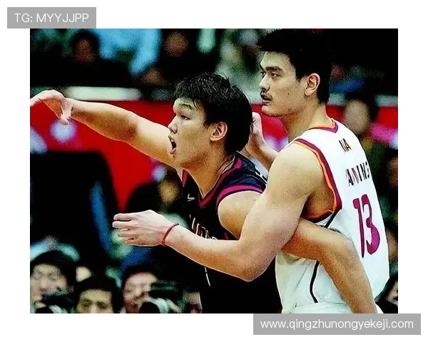 姚明与街球王阿尔斯通重聚合影引发球迷回忆与热议